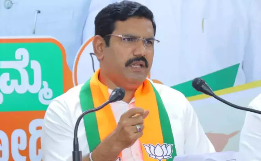 ರಾಜ್ಯದಲ್ಲಿ ಪೋಲೀಸರು ನಿಷ್ಪಕ್ಷಪಾತವಾಗಿ ಕರ್ತವ್ಯ ನಿರ್ವಹಿಸಲಾಗದ ಪರಿಸ್ಥಿತಿ ನಿರ್ಮಾಣ : ವಿಜಯೇಂದ್ರ ರಾಜ್ಯದಲ್ಲಿ ಪೋಲೀಸರು ನಿಷ್ಪಕ್ಷಪಾತವಾಗಿ ಕರ್ತವ್ಯ ನಿರ್ವಹಿಸಲಾಗದ ಪರಿಸ್ಥಿತಿ ನಿರ್ಮಾಣ : ವಿಜಯೇಂದ್ರ