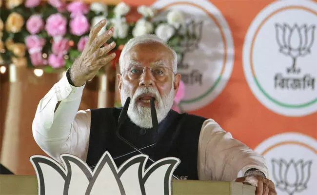 ಇಂಡಿ ಮೈತ್ರಿಕೂಟದ ʼವೋಟ್ ಜಿಹಾದ್ʼ ಲಾಭಕ್ಕಾಗಿ ಮುಸ್ಲಿಮರಿಗೆ ಒಬಿಸಿ ಸ್ಥಾನಮಾನ ನೀಡಲಾಗಿದೆ: ಮತ್ತೆ ಧರ್ಮವನ್ನು ಎಳೆತಂದ ಪ್ರಧಾನಿ ಮೋದಿ ಇಂಡಿ ಮೈತ್ರಿಕೂಟದ ʼವೋಟ್ ಜಿಹಾದ್ʼ ಲಾಭಕ್ಕಾಗಿ ಮುಸ್ಲಿಮರಿಗೆ ಒಬಿಸಿ ಸ್ಥಾನಮಾನ ನೀಡಲಾಗಿದೆ: ಮತ್ತೆ ಧರ್ಮವನ್ನು ಎಳೆತಂದ ಪ್ರಧಾನಿ ಮೋದಿ