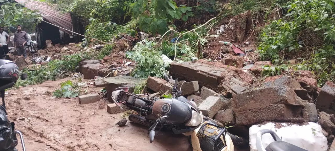 ಉಡುಪಿ ಜಿಲ್ಲೆಯಾದ್ಯಂತ ಭಾರೀ ಗಾಳಿ ಮಳೆ, ಸಿಡಿಲಾಬ್ಬರ! ಉಡುಪಿ ಜಿಲ್ಲೆಯಾದ್ಯಂತ ಭಾರೀ ಗಾಳಿ ಮಳೆ, ಸಿಡಿಲಾಬ್ಬರ!