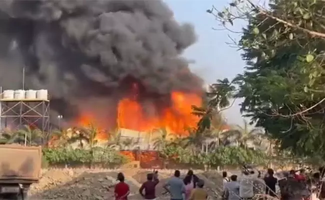 ಗುಜರಾತ್ | ಗೇಮಿಂಗ್ ಝೋನ್ನಲ್ಲಿ ಭಾರೀ ಅಗ್ನಿ ಅವಘಡ ; ಕನಿಷ್ಠ 20 ಮಂದಿ ಮೃತ್ಯು, ಹಲವರಿಗೆ ಗಾಯ ಗುಜರಾತ್ | ಗೇಮಿಂಗ್ ಝೋನ್ನಲ್ಲಿ ಭಾರೀ ಅಗ್ನಿ ಅವಘಡ ; ಕನಿಷ್ಠ 20 ಮಂದಿ ಮೃತ್ಯು, ಹಲವರಿಗೆ ಗಾಯ