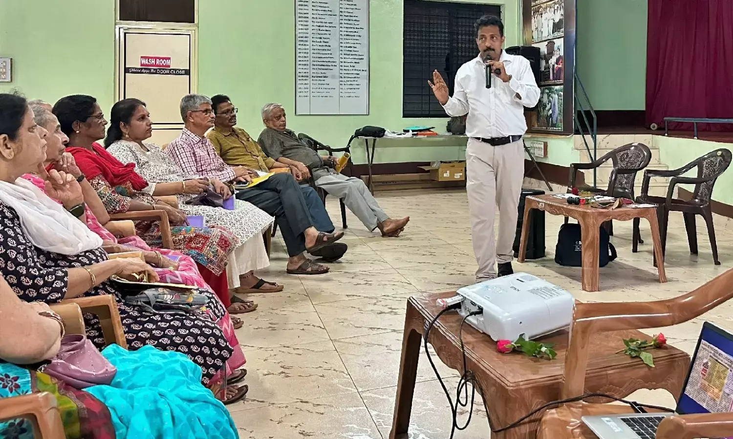 ಹಿರಿಯ ನಾಗರಿಕರಿಗೆ ಮೊಬೈಲ್ ಅಪ್ಲಿಕೇಶನ್‌ಗಳ ತರಬೇತಿ