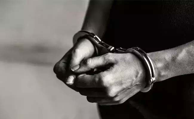 ಅಮೆರಿಕ: 6 ಮಂದಿಗೆ ಚೂರಿ ಇರಿದ ಆರೋಪಿ ಬಂಧನ ಅಮೆರಿಕ: 6 ಮಂದಿಗೆ ಚೂರಿ ಇರಿದ ಆರೋಪಿ ಬಂಧನ