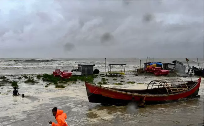 ಚಂಡಮಾರುತ ‘ರೆಮಾಲ್’ ಮಧ್ಯರಾತ್ರಿ ತೀರಕ್ಕೆ ಅಪ್ಪಳಿಸುವ ನಿರೀಕ್ಷೆ