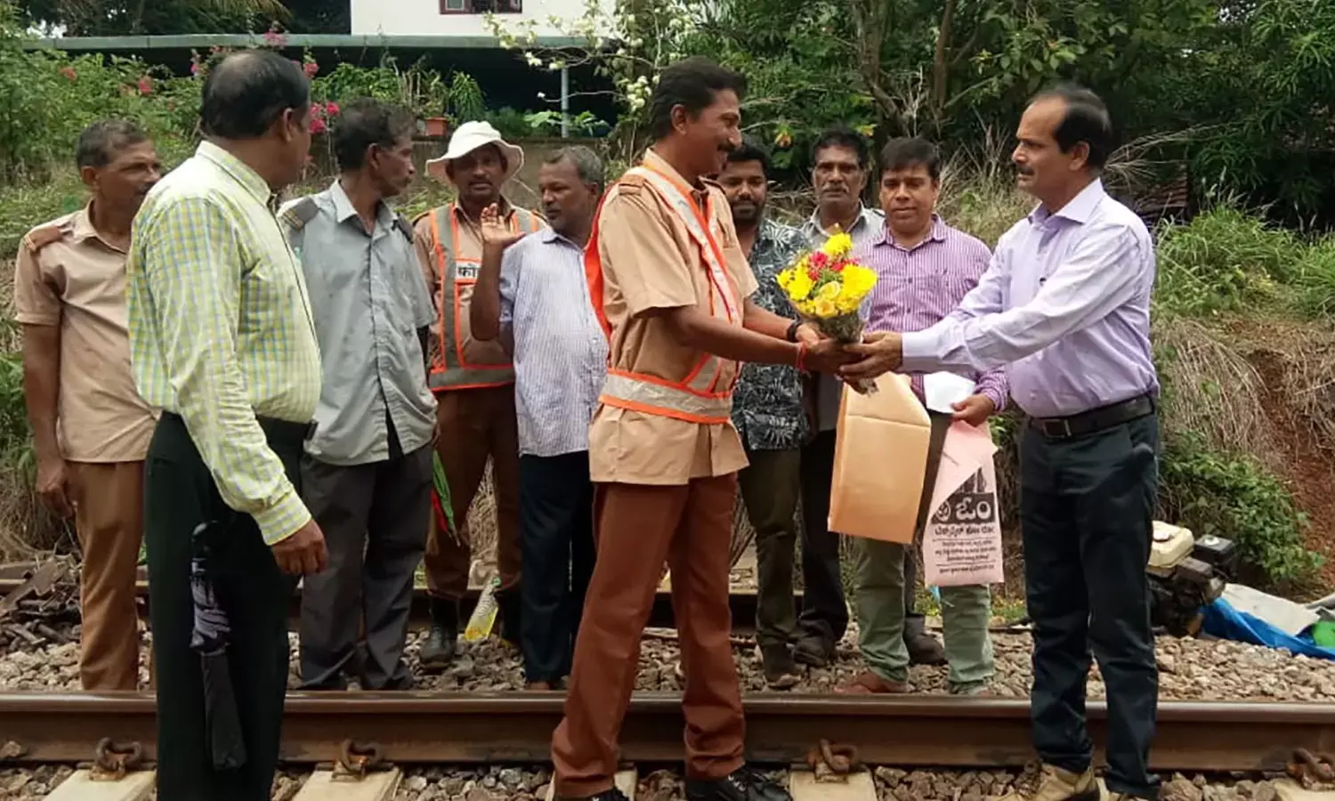 ಕೊಂಕಣ ರೈಲ್ವೆ ಮಾರ್ಗದಲ್ಲಿ ತಪ್ಪಿದ ರೈಲು ದುರಂತ: ಉಡುಪಿ, ಸುರತ್ಕಲ್‌ನಲ್ಲಿ ನಿಂತ ರೈಲುಗಳು