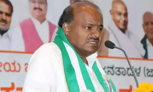 ಪರಿಷತ್ ಚುನಾವಣೆಯಲ್ಲಿ ಕಾಂಗ್ರೆಸ್ ಗಿಫ್ಟ್ ಹಂಚಿ ಗೆಲ್ಲಲು ಹೊರಟಿದೆ : ಕುಮಾರಸ್ವಾಮಿ