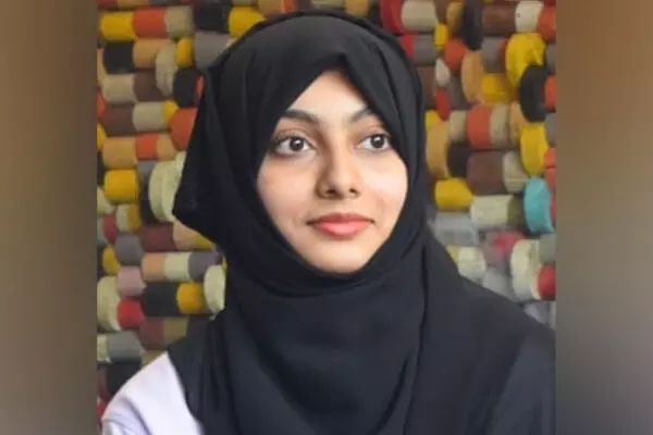 ಮಂಗಳೂರು: ಇಂಟೀರಿಯರ್ ಡಿಸೈನ್ ಕೋರ್ಸ್ ನಲ್ಲಿ ಆಯಿಷಾ ಮರ್ಚಂಟ್ ಗೆ 3ನೇ ರ್ಯಾಂಕ್ ಮಂಗಳೂರು: ಇಂಟೀರಿಯರ್ ಡಿಸೈನ್ ಕೋರ್ಸ್ ನಲ್ಲಿ ಆಯಿಷಾ ಮರ್ಚಂಟ್ ಗೆ 3ನೇ ರ್ಯಾಂಕ್