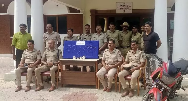 ಬೆಳ್ತಂಗಡಿ| ಮನೆಗೆ ನುಗ್ಗಿ ದರೋಡೆ ಪ್ರಕರಣ: ಮೂವರು ಆರೋಪಿಗಳ ಬಂಧನ; ಸೊತ್ತು ವಶಕ್ಕೆ ಬೆಳ್ತಂಗಡಿ| ಮನೆಗೆ ನುಗ್ಗಿ ದರೋಡೆ ಪ್ರಕರಣ: ಮೂವರು ಆರೋಪಿಗಳ ಬಂಧನ; ಸೊತ್ತು ವಶಕ್ಕೆ