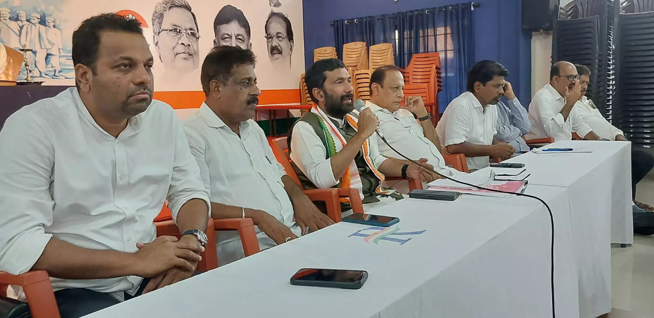 ಶಿಕ್ಷಕರ, ಪದವೀಧರರ ಸಮಸ್ಯೆಗಳಿಗೆ ಕಾಂಗ್ರೆಸ್ ಸದಾ ಸ್ಪಂದನೆ: ಸಲೀಂ ಅಹ್ಮದ್ ಶಿಕ್ಷಕರ, ಪದವೀಧರರ ಸಮಸ್ಯೆಗಳಿಗೆ ಕಾಂಗ್ರೆಸ್ ಸದಾ ಸ್ಪಂದನೆ: ಸಲೀಂ ಅಹ್ಮದ್