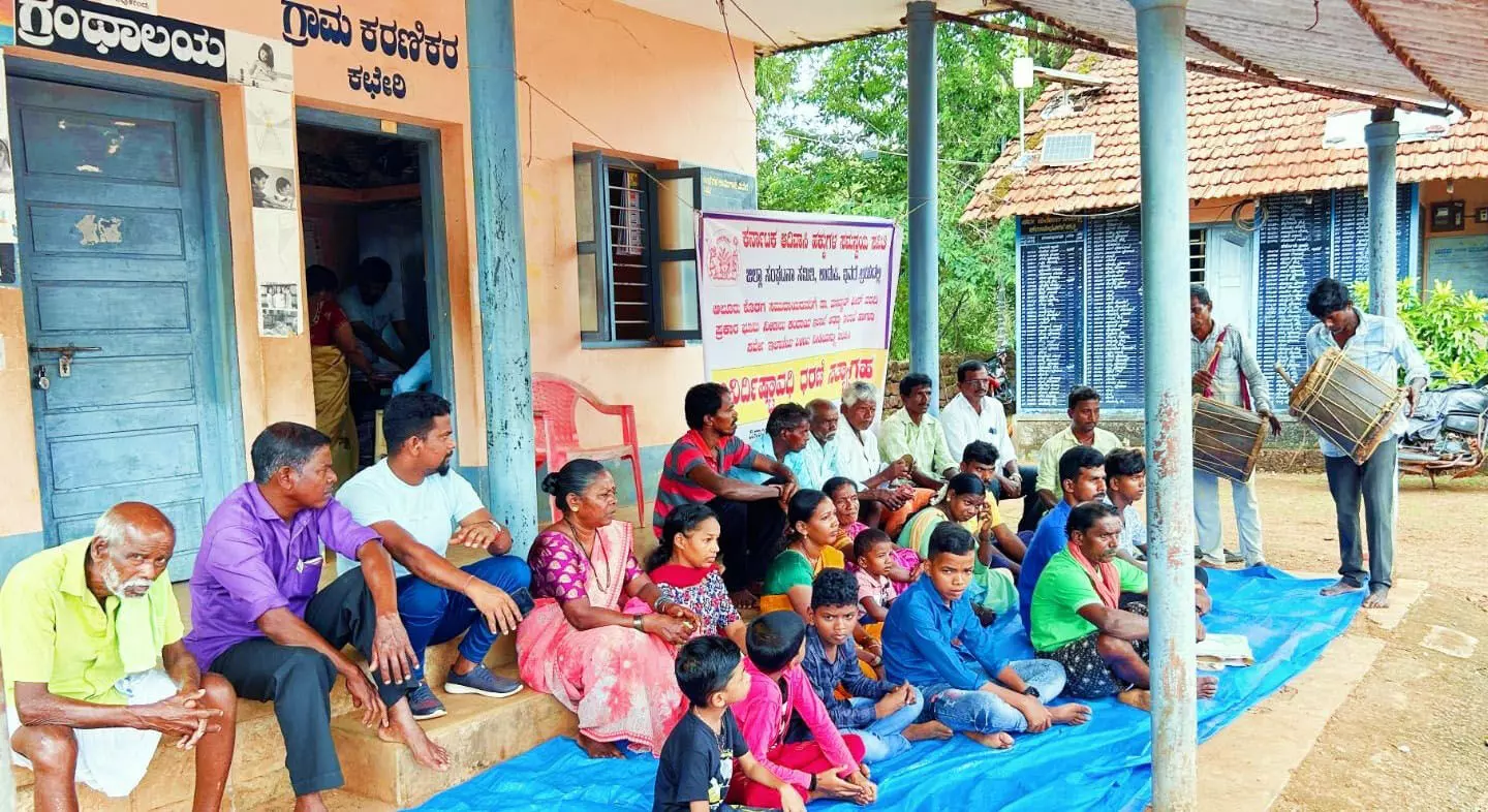 ಆಲೂರು: ಕೊರಗರ ಭೂಮಿಗಾಗಿ ಧರಣಿ ಸತ್ಯಾಗ್ರಹ ಆಲೂರು: ಕೊರಗರ ಭೂಮಿಗಾಗಿ ಧರಣಿ ಸತ್ಯಾಗ್ರಹ