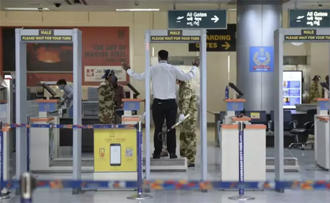 ದೇಶದ ಪ್ರಮುಖ ವಿಮಾನ ನಿಲ್ದಾಣಗಳಲ್ಲಿ 4,000ಕ್ಕೂ ಅಧಿಕ ಭದ್ರತಾ ಸಿಬ್ಬಂದಿ ಕೊರತೆ: ವರದಿ
