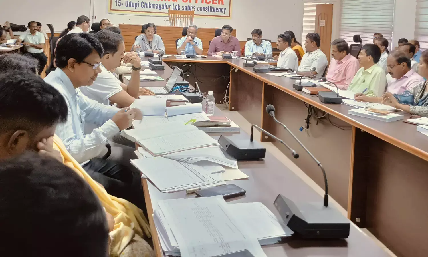 ಉಡುಪಿ ಜಿಲ್ಲೆಯಲ್ಲಿ ಎಪ್ರಿಲ್‌ನಿಂದ ಗಾಳಿ-ಮಳೆಗೆ 876 ವಿದ್ಯುತ್‌ಕಂಬ ಧರಾಶಾಹಿ| ಕಾರಣ ಕಂಡುಕೊಳ್ಳಿ: ಉಸ್ತುವಾರಿ ಡಾ.ಎಂ.ಟಿ ರೇಜು ಸೂಚನೆ