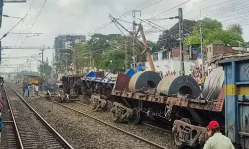 ಮುಂಬೈ | ಹಳಿ ತಪ್ಪಿದ ಗೂಡ್ಸ್ ರೈಲು: 40 ರೈಲುಗಳು ರದ್ದು