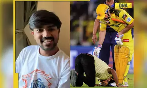 “ನಾನು ನಿನಗೇನೂ ಆಗಲು ಬಿಡುವುದಿಲ್ಲ” : ಪಿಚ್ ಪ್ರವೇಶಿಸಿ ಕಾಲಿಗೆರಗಿದ ಅಭಿಮಾನಿಗೆ ಧೋನಿಯಿಂದ ಅಭಯ