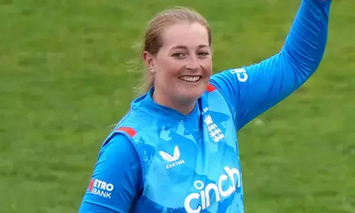 ಏಕದಿನ ಕ್ರಿಕೆಟ್ | ವೇಗವಾಗಿ 100 ವಿಕೆಟ್ ಪೂರೈಸಿದ ಇಂಗ್ಲೆಂಡ್ ಸ್ಪಿನ್ನರ್ ಸೋಫಿ ಎಕ್ಲೆಸ್ಟೋನ್