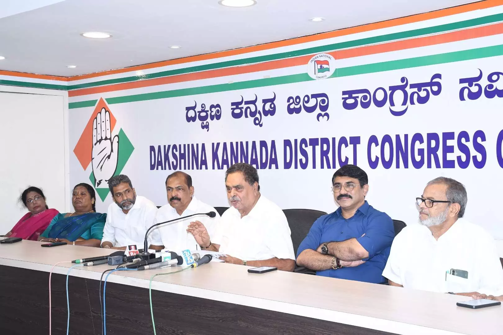 ಪ್ರಾರ್ಥನೆ ವಿಚಾರಕ್ಕೆ ಸುಮೋಟೋ ಪ್ರಕರಣ ದಾಖಲಿಸುವ ಅಗತ್ಯ ಇರಲಿಲ್ಲ: ರಮಾನಾಥ ರೈ ಪ್ರಾರ್ಥನೆ ವಿಚಾರಕ್ಕೆ ಸುಮೋಟೋ ಪ್ರಕರಣ ದಾಖಲಿಸುವ ಅಗತ್ಯ ಇರಲಿಲ್ಲ: ರಮಾನಾಥ ರೈ