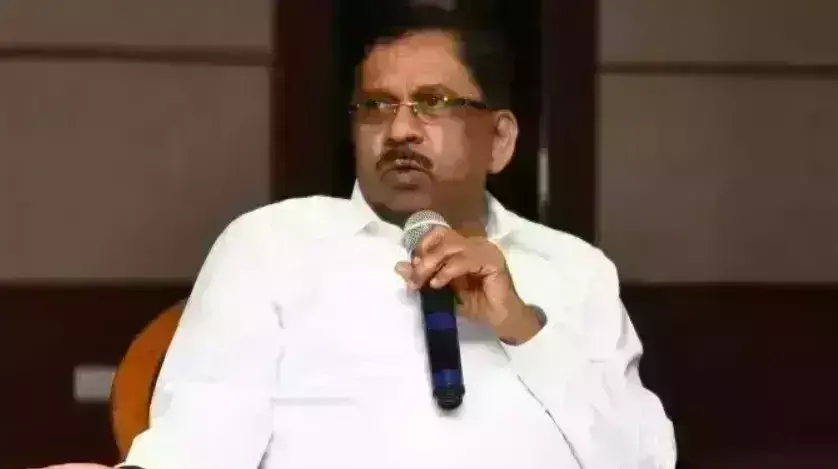 ಚುನಾವಣೆಯಲ್ಲಿ ಹಾಸನದ ಫಲಿತಾಂಶ ವ್ಯತಿರಿಕ್ತವಾಗಿ ಬಂದರೆ ಸಮಸ್ಯೆ ಆದೀತು ಎಂಬ ಕಾರಣಕ್ಕೆ ಪ್ರಜ್ವಲ್ ಶರಣು: ಪರಮೇಶ್ವರ್ ಚುನಾವಣೆಯಲ್ಲಿ ಹಾಸನದ ಫಲಿತಾಂಶ ವ್ಯತಿರಿಕ್ತವಾಗಿ ಬಂದರೆ ಸಮಸ್ಯೆ ಆದೀತು ಎಂಬ ಕಾರಣಕ್ಕೆ ಪ್ರಜ್ವಲ್ ಶರಣು: ಪರಮೇಶ್ವರ್