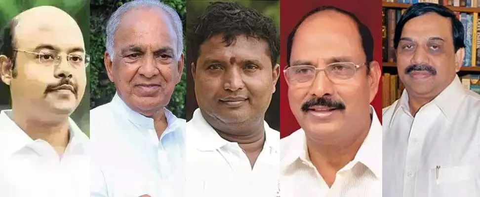 ವಿಧಾನ ಪರಿಷತ್ ಚುನಾವಣೆ: ಆಡಳಿತಾರೂಢ ಕಾಂಗ್ರೆಸ್ ಪಕ್ಷದಲ್ಲಿ ಆಕಾಂಕ್ಷಿಗಳ ಲಾಬಿ ಜೋರು ! ವಿಧಾನ ಪರಿಷತ್ ಚುನಾವಣೆ: ಆಡಳಿತಾರೂಢ ಕಾಂಗ್ರೆಸ್ ಪಕ್ಷದಲ್ಲಿ ಆಕಾಂಕ್ಷಿಗಳ ಲಾಬಿ ಜೋರು !