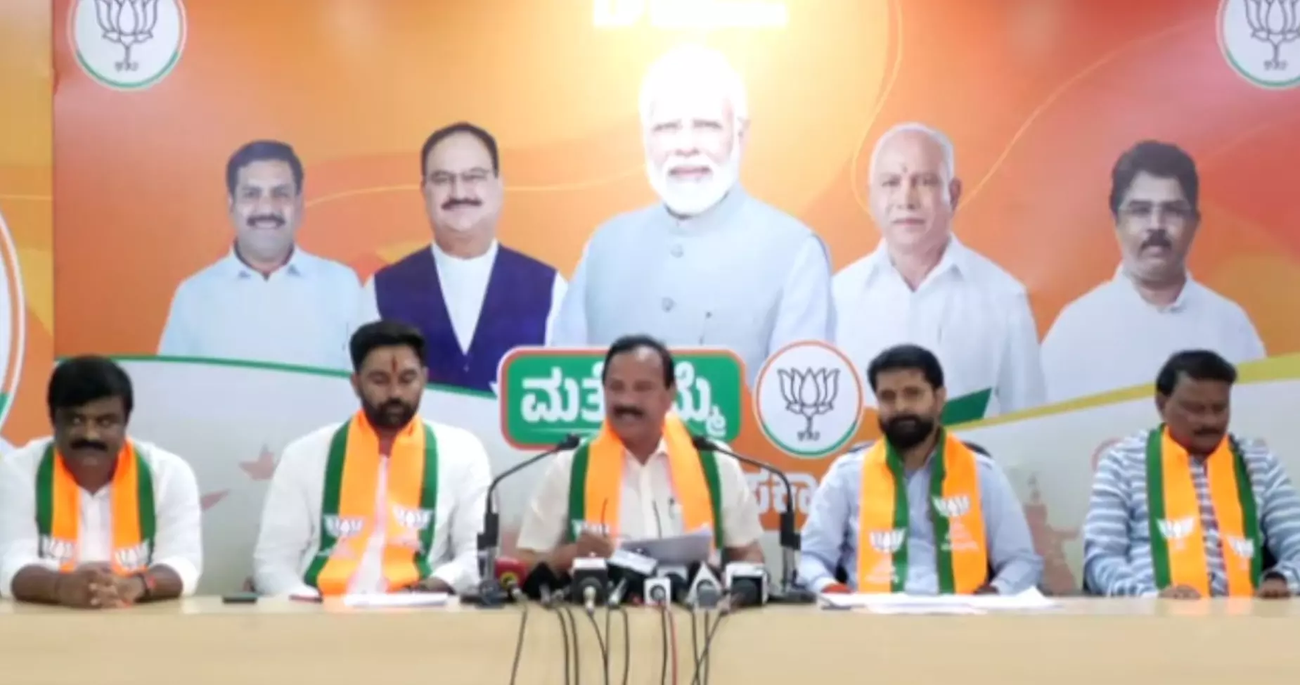 ವಾಲ್ಮೀಕಿ ನಿಗಮದಲ್ಲಿ ಅಕ್ರಮ | ರಾಹುಲ್ ಗಾಂಧಿಗೆ ಹಣ ಕಳುಹಿಸಿದ ವಿಚಾರ ಹೊರ ಬರಬಹುದೆಂದು ಸಿಬಿಐ ತನಿಖೆಗೆ ಹಿಂದೇಟು: ಸದಾನಂದಗೌಡ ವಾಲ್ಮೀಕಿ ನಿಗಮದಲ್ಲಿ ಅಕ್ರಮ | ರಾಹುಲ್ ಗಾಂಧಿಗೆ ಹಣ ಕಳುಹಿಸಿದ ವಿಚಾರ ಹೊರ ಬರಬಹುದೆಂದು ಸಿಬಿಐ ತನಿಖೆಗೆ ಹಿಂದೇಟು: ಸದಾನಂದಗೌಡ