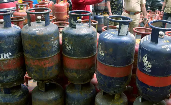 ವಾಣಿಜ್ಯ ಬಳಕೆ ಎಲ್‌ಪಿಜಿ ಸಿಲಿಂಡರ್ ಬೆಲೆ ಇಳಿಕೆ‌