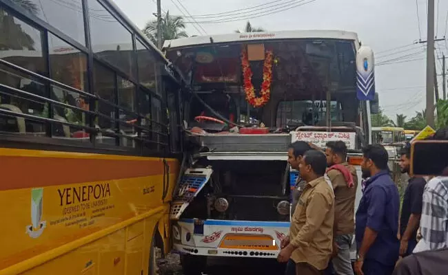 ನಾಟೆಕಲ್: ಬಸ್- ಮೆಡಿಕಲ್ ಕಾಲೇಜು ವಾಹನ ಢಿಕ್ಕಿ; ಹಲವರಿಗೆ ಗಾಯ ನಾಟೆಕಲ್: ಬಸ್- ಮೆಡಿಕಲ್ ಕಾಲೇಜು ವಾಹನ ಢಿಕ್ಕಿ; ಹಲವರಿಗೆ ಗಾಯ
