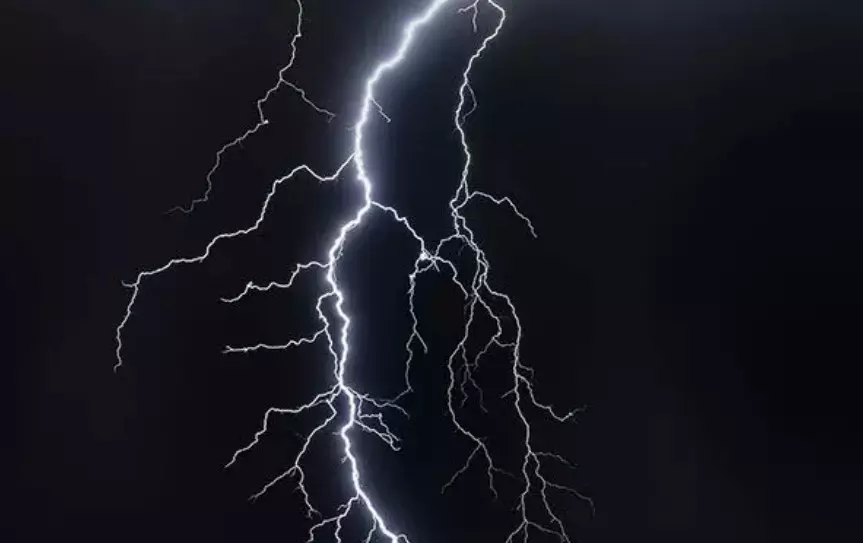 ಹಾಸನ | ಸಿಡಿಲು ಬಡಿದು ಇಬ್ಬರು ಮಹಿಳೆಯರು ಮೃತ್ಯು : ಮೂವರಿಗೆ ಗಾಯ