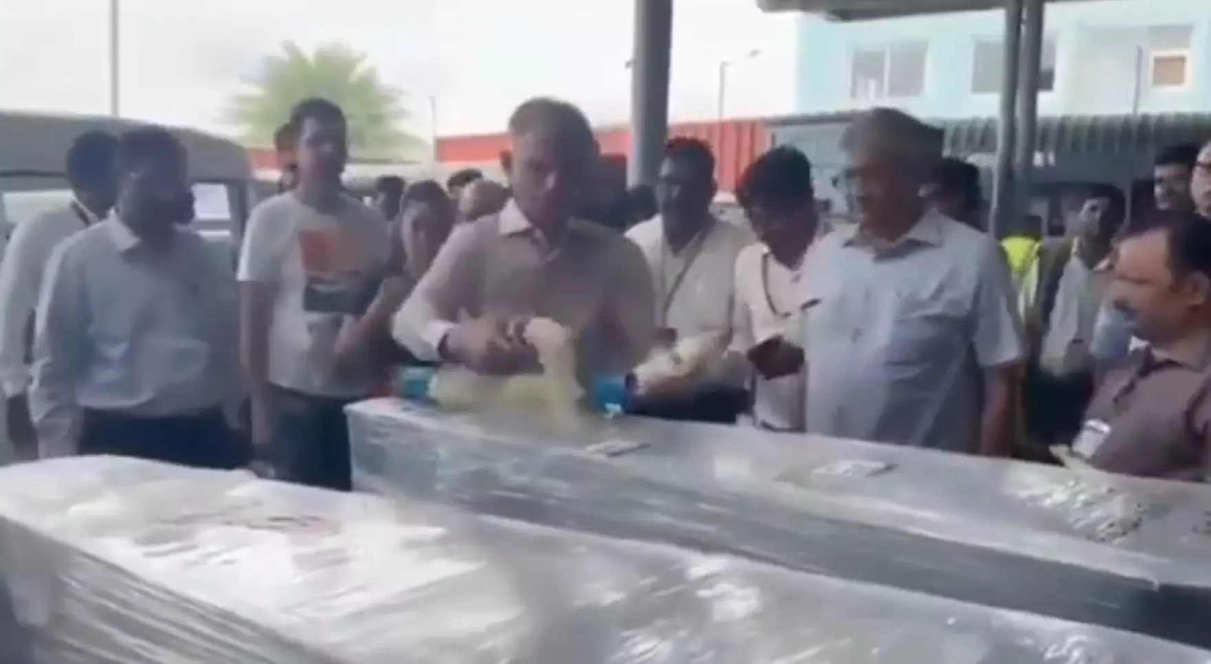 ಉತ್ತರಾಖಂಡ ಚಾರಣ ದುರಂತ | ಮೃತದೇಹಗಳು ಹಸ್ತಾಂತರ, ಕುಟುಂಬಸ್ಥರ ಅಕ್ರಂದನ