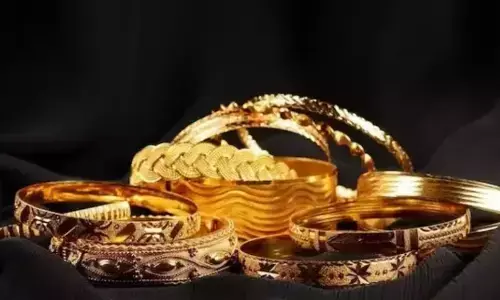 ಬೆಂಗಳೂರು | ವಿಮಾನದಲ್ಲಿ ಚಿನ್ನ ಕಳ್ಳಸಾಗಣೆ : ಇಬ್ಬರು ವಶಕ್ಕೆ