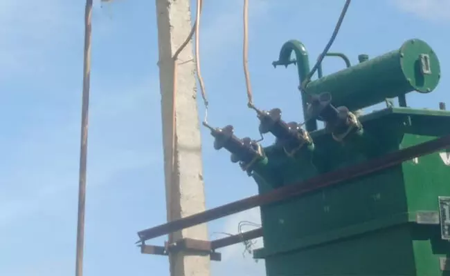 ಚಿಕ್ಕಬಳ್ಳಾಪುರ: ವಿದ್ಯುತ್ ಹರಿದು  ಬೆಸ್ಕಾಂ ಸಿಬ್ಬಂದಿ ಮೃತ್ಯು