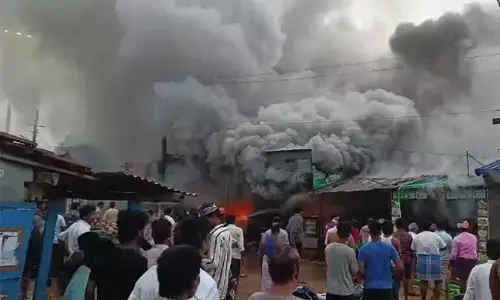 ಹಾವೇರಿ:  ಶಾರ್ಟ್ ಸರ್ಕ್ಯೂಟ್​ ನಿಂದ ಬೆಂಕಿ; ಮೂರು ಅಂಗಡಿಗಳು ಭಸ್ಮ