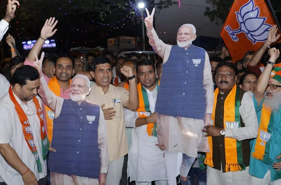 ಮೂರನೇ ಬಾರಿ ಪ್ರಧಾನಿಯಾಗಿ ನರೇಂದ್ರ ಮೋದಿ ಪ್ರಮಾಣ ವಚನ ಸ್ವೀಕಾರ: ಬಿಜೆಪಿ ರಾಜ್ಯ ಕಾರ್ಯಾಲಯದಲ್ಲಿ ಸಂಭ್ರಮಾಚರಣೆ ಮೂರನೇ ಬಾರಿ ಪ್ರಧಾನಿಯಾಗಿ ನರೇಂದ್ರ ಮೋದಿ ಪ್ರಮಾಣ ವಚನ ಸ್ವೀಕಾರ: ಬಿಜೆಪಿ ರಾಜ್ಯ ಕಾರ್ಯಾಲಯದಲ್ಲಿ ಸಂಭ್ರಮಾಚರಣೆ