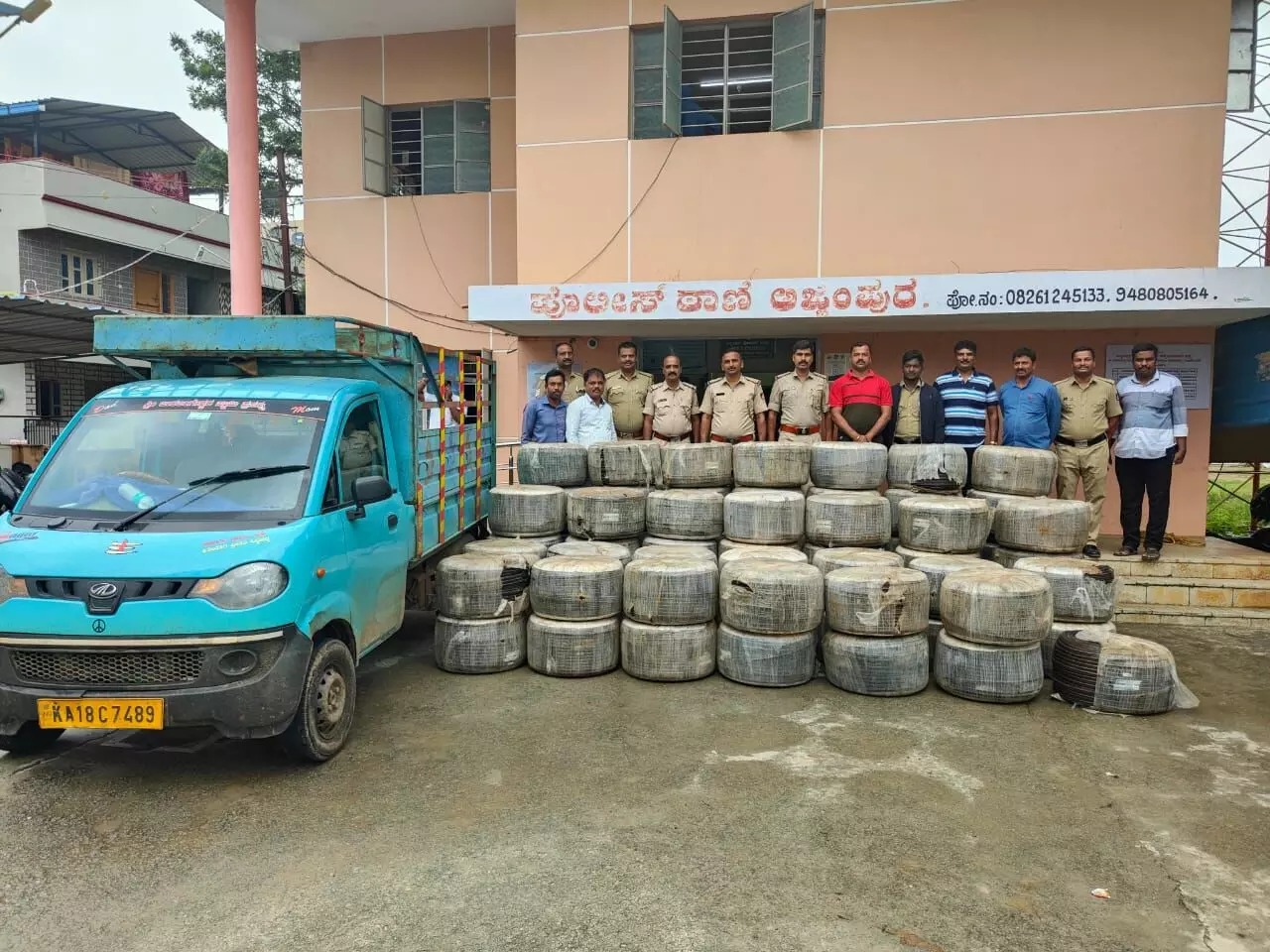 ಚಿಕ್ಕಮಗಳೂರು | 80 ಬಂಡಲ್ ಡ್ರಿಪ್ ಪೈಪ್ ಕಳವು ಪ್ರಕರಣ: ಐವರು ಆರೋಪಿಗಳ ಬಂಧನ ಚಿಕ್ಕಮಗಳೂರು | 80 ಬಂಡಲ್ ಡ್ರಿಪ್ ಪೈಪ್ ಕಳವು ಪ್ರಕರಣ: ಐವರು ಆರೋಪಿಗಳ ಬಂಧನ