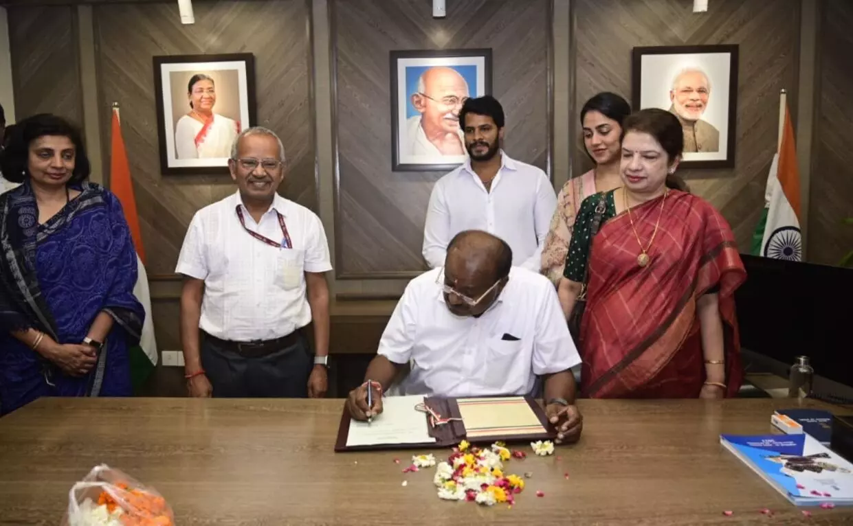 ಬೃಹತ್ ಕೈಗಾರಿಕೆ, ಉಕ್ಕು ಖಾತೆ ಕೇಂದ್ರ ಸಚಿವರಾಗಿ ಅಧಿಕಾರ ಸ್ವೀಕರಿಸಿದ ಎಚ್.ಡಿ. ಕುಮಾರಸ್ವಾಮಿ ಬೃಹತ್ ಕೈಗಾರಿಕೆ, ಉಕ್ಕು ಖಾತೆ ಕೇಂದ್ರ ಸಚಿವರಾಗಿ ಅಧಿಕಾರ ಸ್ವೀಕರಿಸಿದ ಎಚ್.ಡಿ. ಕುಮಾರಸ್ವಾಮಿ