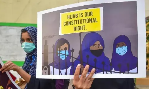 ಕೋಲ್ಕತ್ತಾ| ಕೆಲಸದ ಅವಧಿಯಲ್ಲಿ ಹಿಜಾಬ್‌ ಧರಿಸದಂತೆ ಸೂಚನೆ: ಶಿಕ್ಷಕಿ ರಾಜಿನಾಮೆ ಬಳಿಕ ಎಚ್ಚೆತ್ತ ಕಾಲೇಜು ಆಡಳಿತ ಮಂಡಳಿ