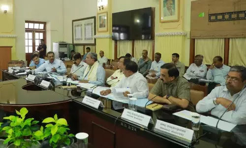 ಅಬಕಾರಿ ಪರವಾನಗಿಗಳ ನವೀಕರಣಕ್ಕೆ ಕಿರುಕುಳ ನೀಡಬಾರದು: ಅಧಿಕಾರಿಗಳಿಗೆ ಸಿಎಂ ಸಿದ್ದರಾಮಯ್ಯ ಸೂಚನೆ