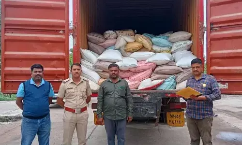 ಕಲಬುರಗಿ: ಅಕ್ರಮವಾಗಿ ಸಾಗಿಸುತ್ತಿದ್ದ 150 ಕ್ವಿಂಟಾಲ್ ಪಡಿತರ ಅಕ್ಕಿ ಜಪ್ತಿ