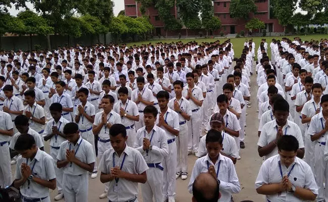 ಜಮ್ಮು-ಕಾಶ್ಮೀರದ ಎಲ್ಲ ಶಾಲೆಗಳಲ್ಲಿ ಬೆಳಗ್ಗೆ ರಾಷ್ಟ್ರಗೀತೆ ಹಾಡುವುದು ಕಡ್ಡಾಯ ಜಮ್ಮು-ಕಾಶ್ಮೀರದ ಎಲ್ಲ ಶಾಲೆಗಳಲ್ಲಿ ಬೆಳಗ್ಗೆ ರಾಷ್ಟ್ರಗೀತೆ ಹಾಡುವುದು ಕಡ್ಡಾಯ