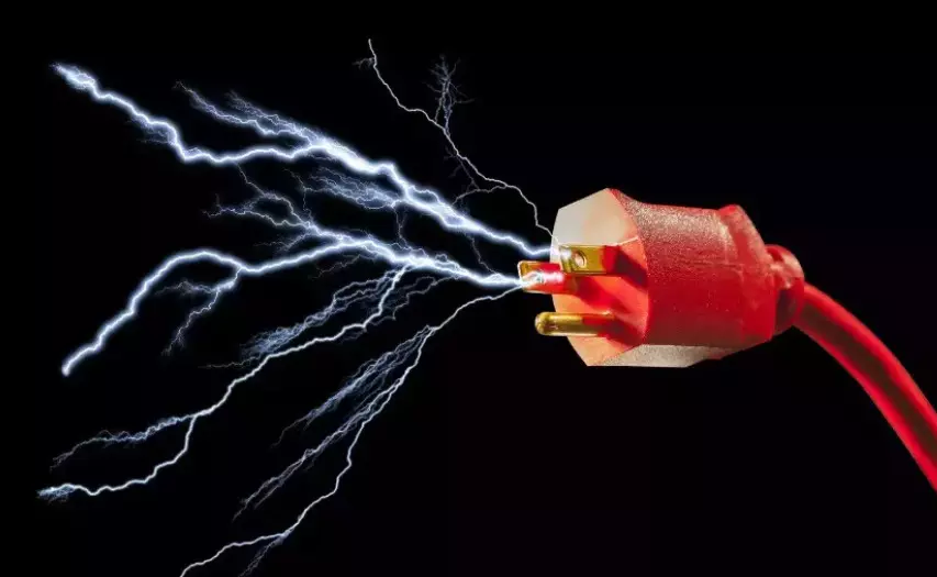 ಚಿಕ್ಕಮಗಳೂರು | ನೇರಳೆ ಹಣ್ಣು ಕೊಯ್ಯುವ ವೇಳೆ ವಿದ್ಯುತ್ ಆಘಾತ : ಬಾಲಕ ಮೃತ್ಯು