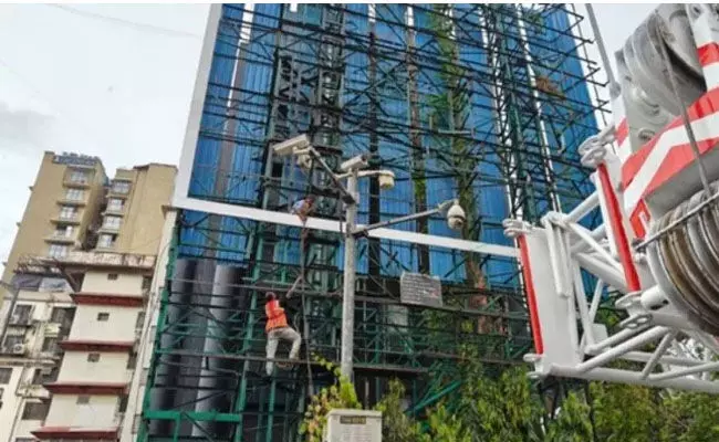 ಮುಂಬೈ | 62 ಹೋರ್ಡಿಂಗ್‌ಗಳ ಪೈಕಿ 60ಕ್ಕೆ ಸರಕಾರದ ಅನುಮತಿಯೇ ಇಲ್ಲ!