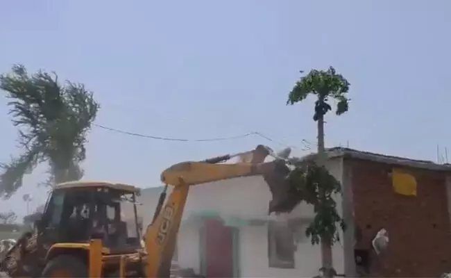 ಫ್ರಿಡ್ಜ್ ನಲ್ಲಿ ಗೋಮಾಂಸ ಪತ್ತೆ ಆರೋಪ: ಮಧ್ಯಪ್ರದೇಶದಲ್ಲಿ 11 ಮನೆಗಳ ಧ್ವಂಸ