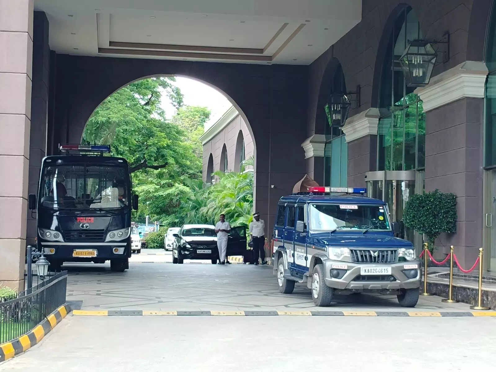 ರೇಣುಕಸ್ವಾಮಿ ಕೊಲೆ ಪ್ರಕರಣ: ಮೈಸೂರಿನ ಹೋಟೆಲ್ ನಲ್ಲಿ ಇಬ್ಬರು ಆರೋಪಿಗಳ ಮಹಜರು ರೇಣುಕಸ್ವಾಮಿ ಕೊಲೆ ಪ್ರಕರಣ: ಮೈಸೂರಿನ ಹೋಟೆಲ್ ನಲ್ಲಿ ಇಬ್ಬರು ಆರೋಪಿಗಳ ಮಹಜರು