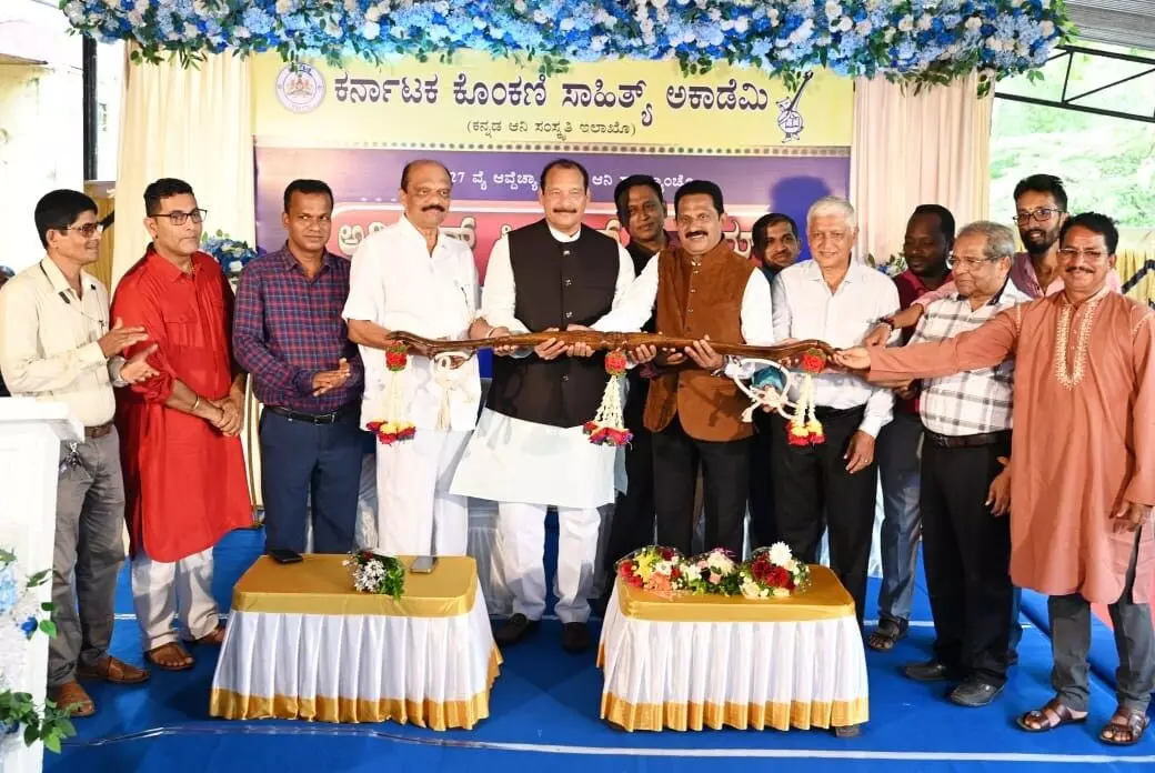 ಕೊಂಕಣಿ ಅಕಾಡಮಿ ನೂತನ ಅಧ್ಯಕ್ಷರಾಗಿ ಸ್ಟ್ಯಾನಿ ಅಲ್ವಾರಿಸ್ ಅಧಿಕಾರ ಸ್ವೀಕಾರ ಕೊಂಕಣಿ ಅಕಾಡಮಿ ನೂತನ ಅಧ್ಯಕ್ಷರಾಗಿ ಸ್ಟ್ಯಾನಿ ಅಲ್ವಾರಿಸ್ ಅಧಿಕಾರ ಸ್ವೀಕಾರ