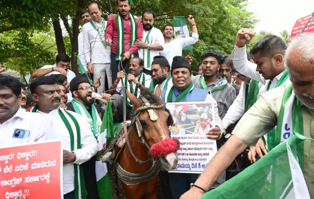 ಪೆಟ್ರೋಲ್-ಡಿಸೇಲ್ ದರ ಏರಿಕೆ ಖಂಡಿಸಿ ಸರಕಾರದ ವಿರುದ್ಧ ಜೆಡಿಎಸ್ ಪ್ರತಿಭಟನೆ