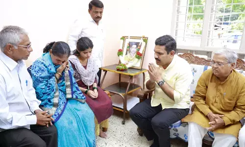 ಹತ್ಯೆಯಾದ ರೇಣುಕಾಸ್ವಾಮಿ ನಿವಾಸಕ್ಕೆ ಬಿ.ವೈ.ವಿಜಯೇಂದ್ರ ಭೇಟಿ ; ಕುಟುಂಬಸ್ಥರಿಗೆ ಸಾಂತ್ವನ