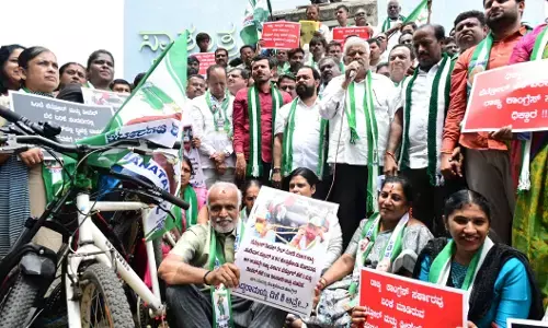 ಪೆಟ್ರೋಲ್-ಡಿಸೇಲ್ ದರ ಏರಿಕೆ ಖಂಡಿಸಿ ಸರಕಾರದ ವಿರುದ್ಧ ಜೆಡಿಎಸ್ ಪ್ರತಿಭಟನೆ