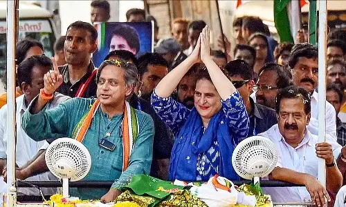 ಸಂಸತ್ತಿನಲ್ಲಿ ಪ್ರಿಯಾಂಕಾ ಉಪಸ್ಥಿತಿಯು ಕಾಂಗ್ರೆಸ್ ಪಾಲಿಗೆ ದೊಡ್ಡ ಆಸ್ತಿಯಾಗಲಿದೆ : ಶಶಿ ತರೂರ್