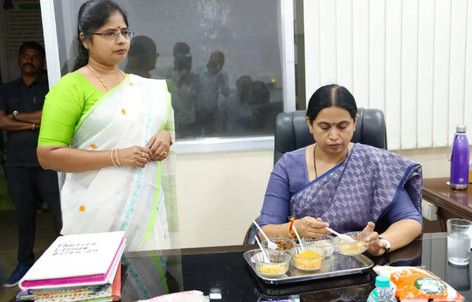 ‘ಅಂಗನವಾಡಿ’ ಆಹಾರ ಪದಾರ್ಥಗಳ ಗುಣಮಟ್ಟ ಪರಿಶೀಲಿಸಿದ ಸಚಿವೆ ಲಕ್ಷ್ಮಿ ಹೆಬ್ಬಾಳ್ಕರ್