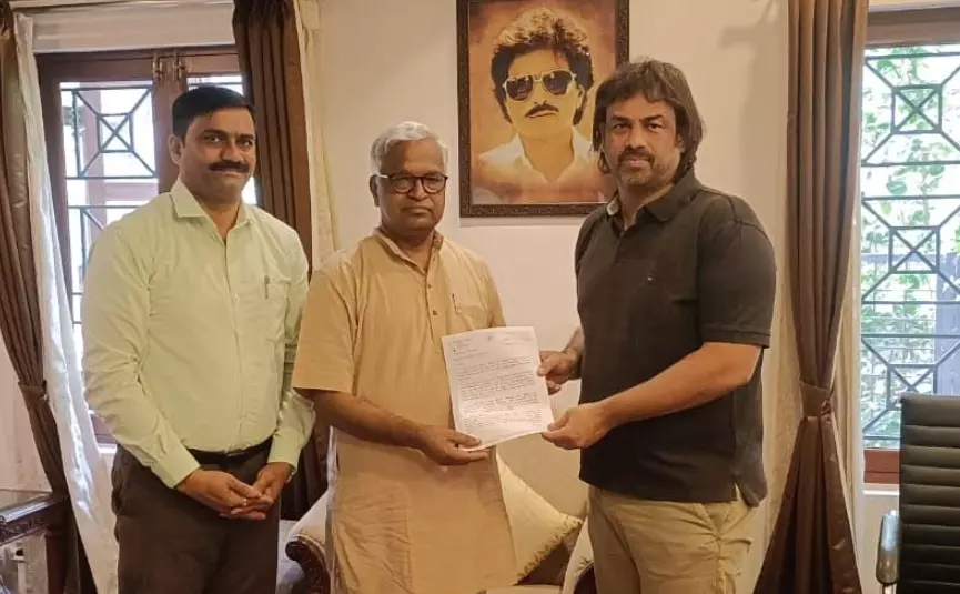 ಸರಕಾರಿ ಶಾಲೆಗಳಲ್ಲಿ ʼಆಂಗ್ಲ ಮಾಧ್ಯಮʼ | ಆದೇಶ ಹಿಂಪಡೆಯಲು ಡಾ.ಪುರುಷೋತ್ತಮ ಬಿಳಿಮಲೆ ಮನವಿ