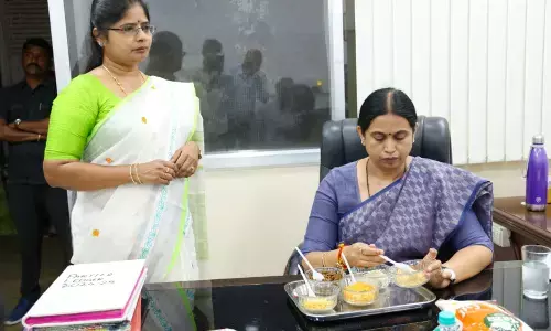 ‘ಅಂಗನವಾಡಿ’ ಆಹಾರ ಪದಾರ್ಥಗಳ ಗುಣಮಟ್ಟ ಪರಿಶೀಲಿಸಿದ ಸಚಿವೆ ಲಕ್ಷ್ಮಿ ಹೆಬ್ಬಾಳ್ಕರ್