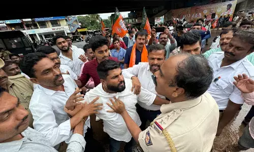 ತೊಕ್ಕೊಟ್ಟು: ಪೊಲೀಸರೊಂದಿಗೆ ಜಟಾಪಟಿಗೆ ಕಾರಣವಾದ ಬಿಜೆಪಿ ಪ್ರತಿಭಟನೆ