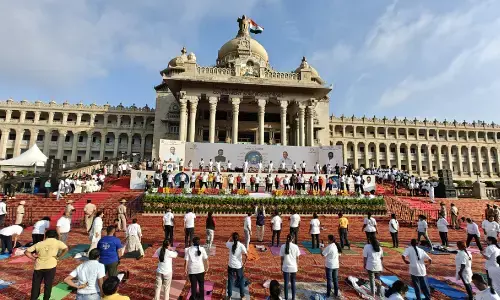 ರಾಜ್ಯದಲ್ಲಿ 10ನೇ ಅಂತಾರಾಷ್ಟ್ರೀಯ ಯೋಗದಿನ ಆಚರಣೆ ; ಚಿತ್ರಗಳು ಇಲ್ಲಿದೆ